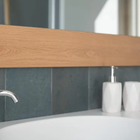 Wake Of The - Bright Waterfront Apartment *