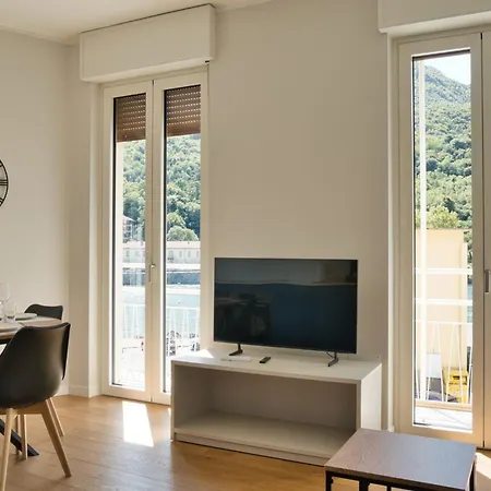 Wake Of The - Bright Waterfront Apartment Lecco