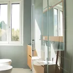 Wake Of The - Bright Waterfront Appartement *