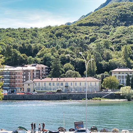 Wake Of The - Bright Waterfront *