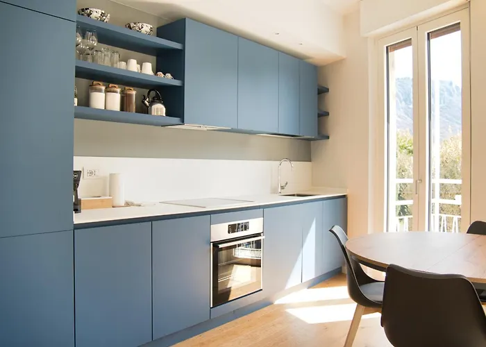 Wake Of The - Bright Waterfront * Lecco