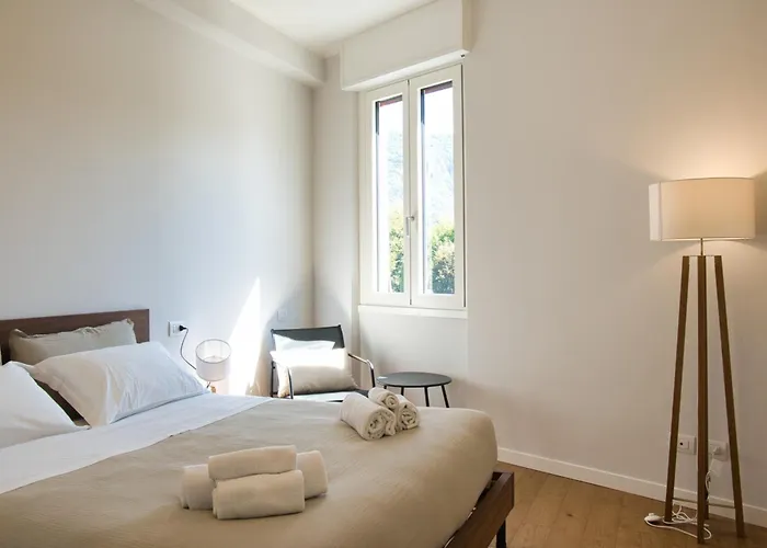 Wake Of The - Bright Waterfront